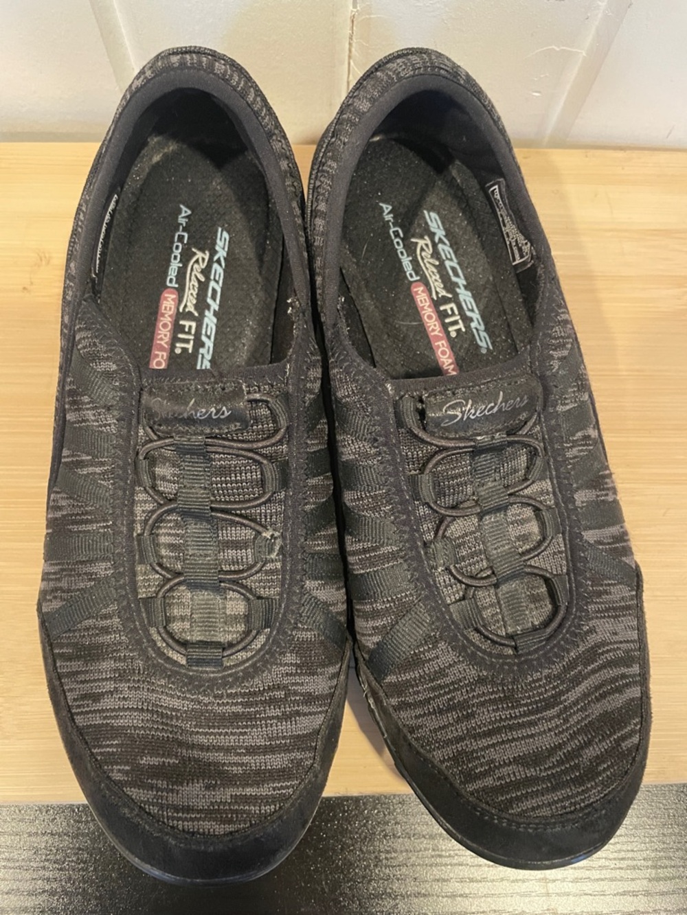Skechers Black Knit Slip-On Loafers size 7